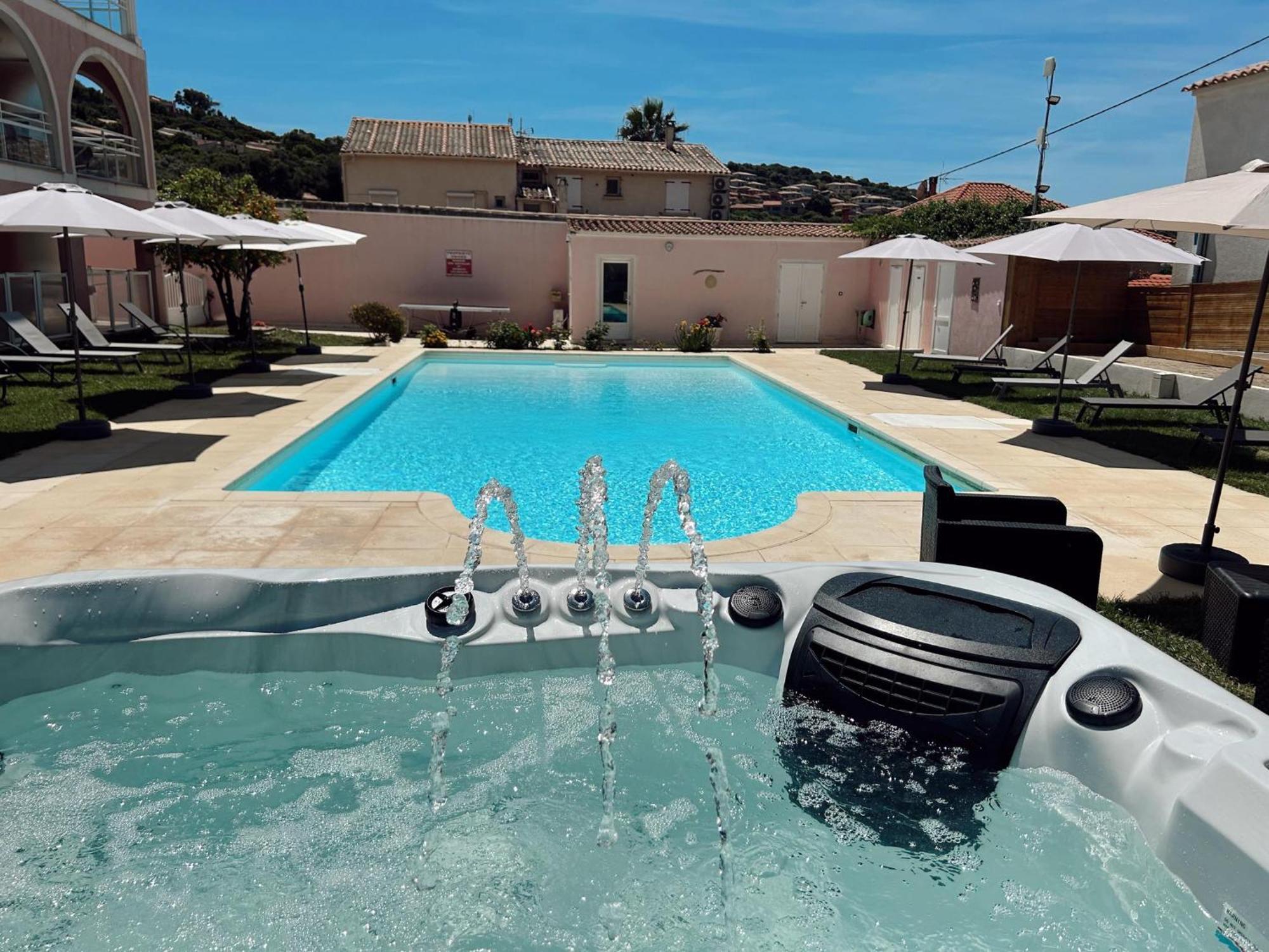 Romana Avec Aparthotel